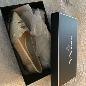 Nina pointed toe flats NWT